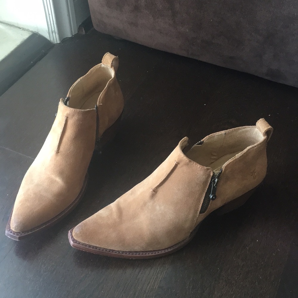 Frye Sacha Moto Ankle Boot in Tan Camel
